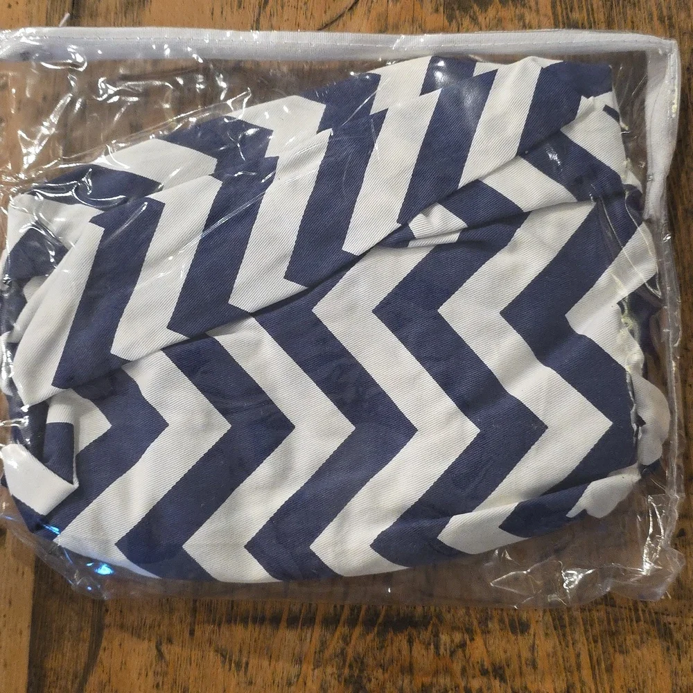 LIZ AND ROO Navy‎ Chevron Changing Pad